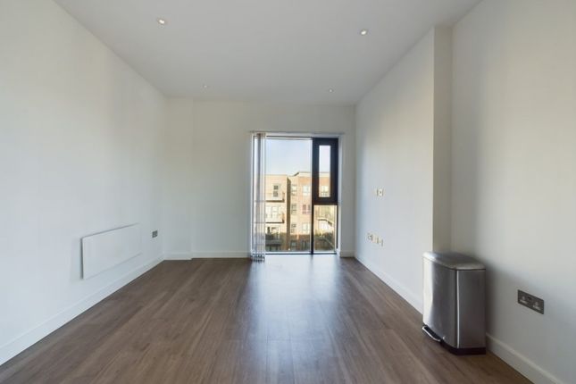 Commander Avenue, Colindale photo 4