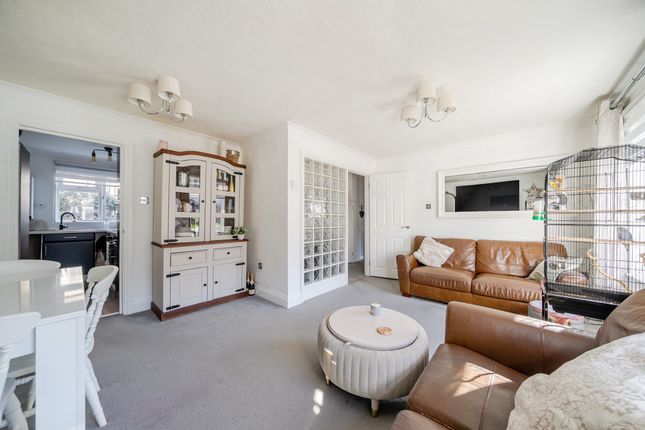 2, Manor Court, Storrington photo 2