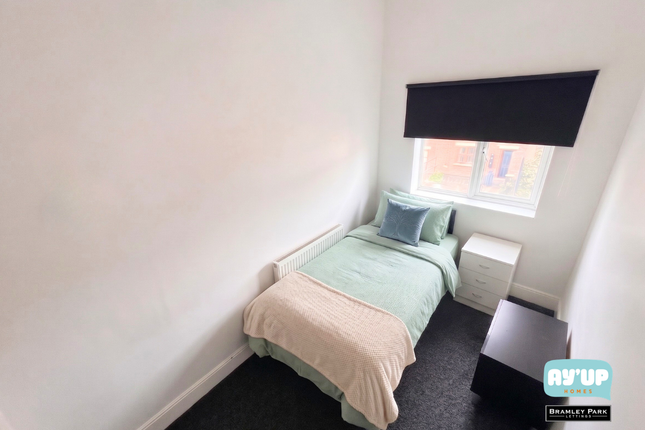 Room 3, 73 Rawmarsh Hill, Rotherham photo 2