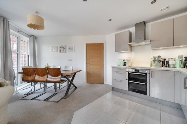 Flat 13, Saxons Court,, Peach Street, Berkshire photo 2