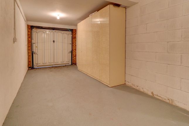 14, Rambures Close, Warwick photo 3
