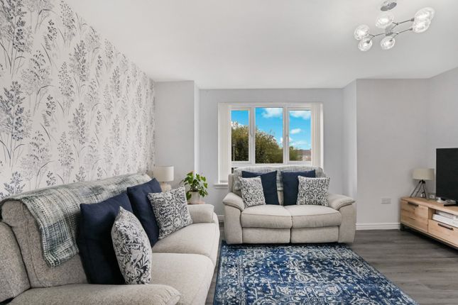 1/3, 1, Hallhill Crescent, Johnstone photo 2