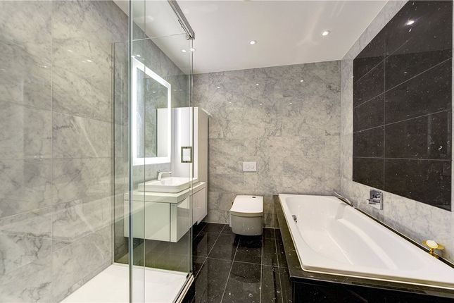 Flat for sale in Mount Row, London