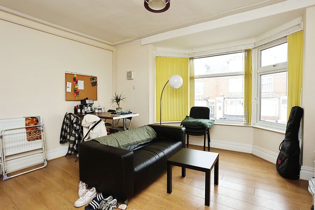 Flat for sale in East Park Road, Leicester, Leicestershire