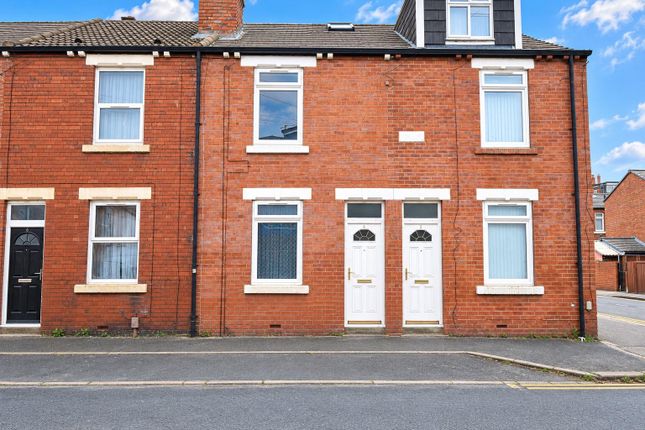 2-bed terraced on Plumpton Road, Wakefield, £1,000/mo