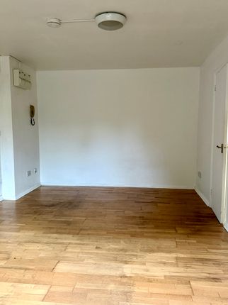 95, Northcott Avenue, London photo 4