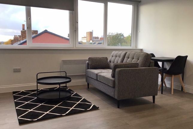 Thumbnail Flat to rent in South Parade, Wakefield