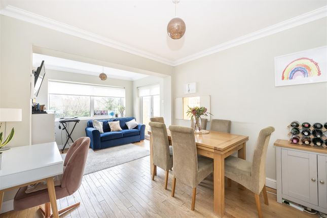 20, Dacre Crescent, Kimpton photo 3