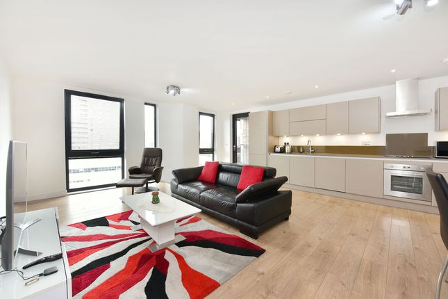 Flat 402, London photo 2