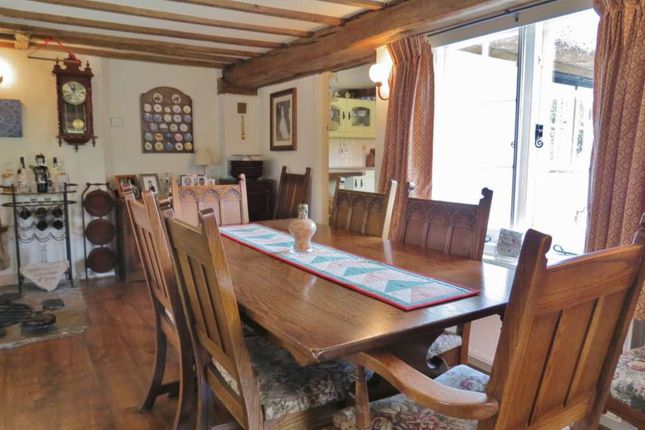 Cobweb Cottage, High Street, Marlborough photo 4