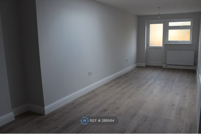 Roxy Avenue, Romford photo 3