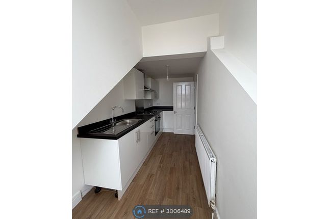 Flat     Penkett Road, Wallasey, Wirral photo 4
