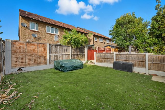 26, Camellia Close, Harold Wood photo 4