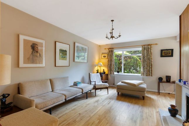 2 Knighton Close, South Croydon photo 3
