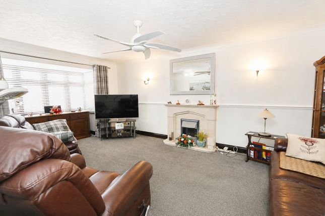 1 Hardys Way, Canvey Island, Essex photo 4