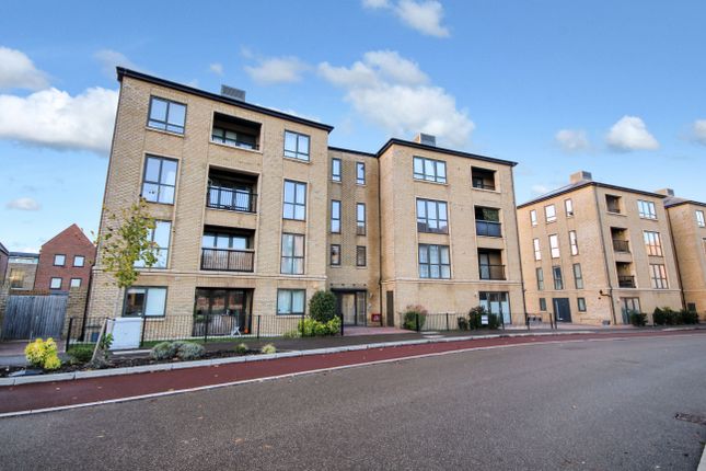 Flat to rent in Lawrence Weaver Road, Cambridge CB3