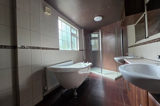 40, WOLVERHAMPTON photo 2