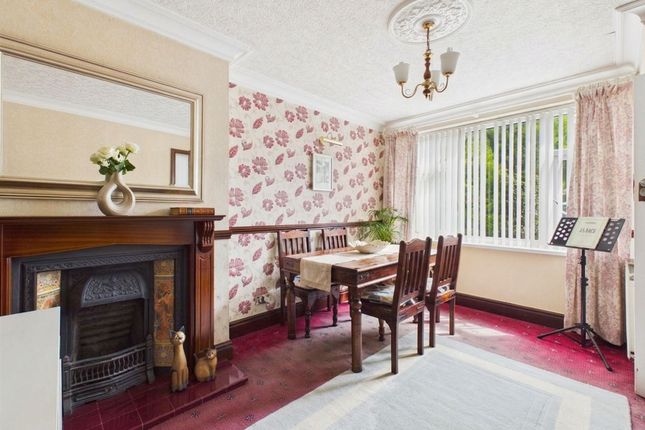 27 Parkfield Drive, Lancaster photo 3