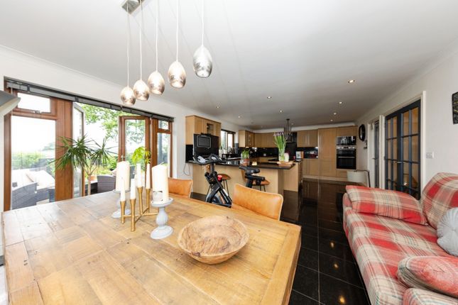 10, Clos Nathaniel, Carmarthen photo 4