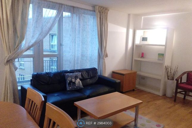 Aldgate Triangle Flat  Dryden Building, Commercial Road, London photo 4