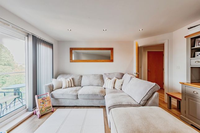 2-bed flat on Rubeck Close, Redhill, £230,000