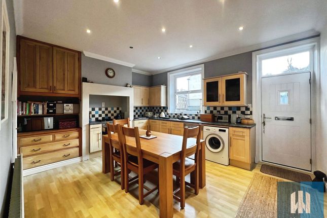 19, Hopton Lane, Mirfield photo 2