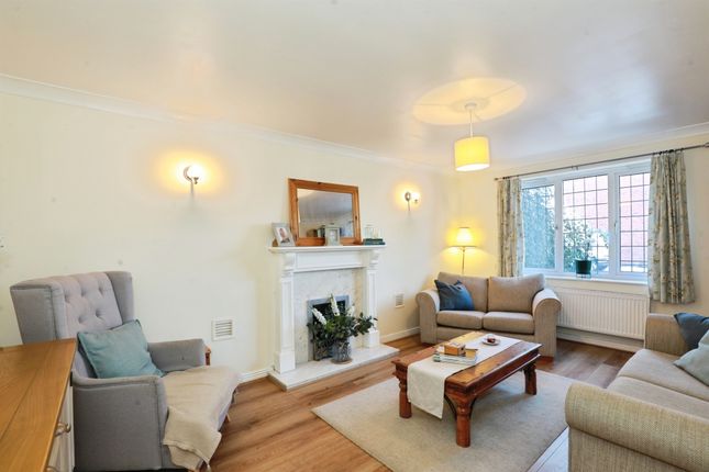 11, King Edward Close, Northwich photo 3