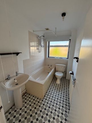 74, Huntley Avenue, Derby photo 4