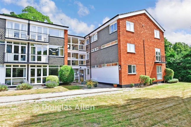 2-bed flat on Pine View Manor, Hartland Road, Epping, £425,000