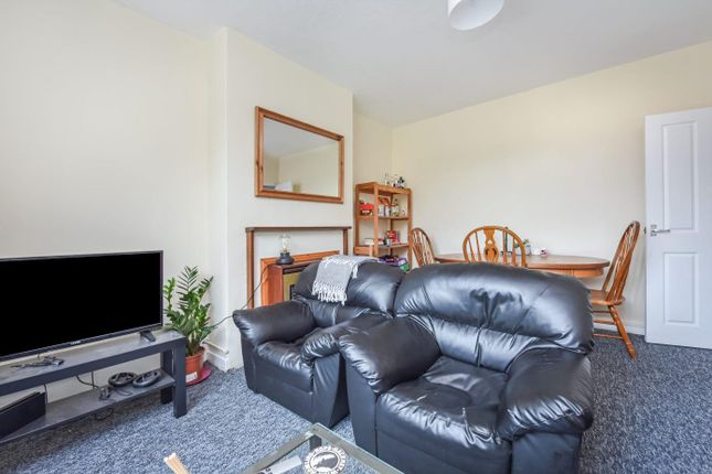 16 Santley House, Frazier Street, SE1 photo 3