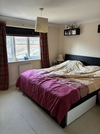 2 Dexter Way,, Winnersh, Wokingham photo 2