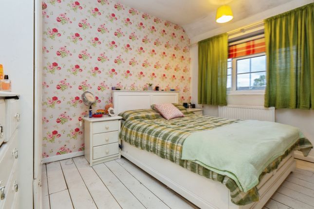 Weedon Road, Buckinghamshire photo 4