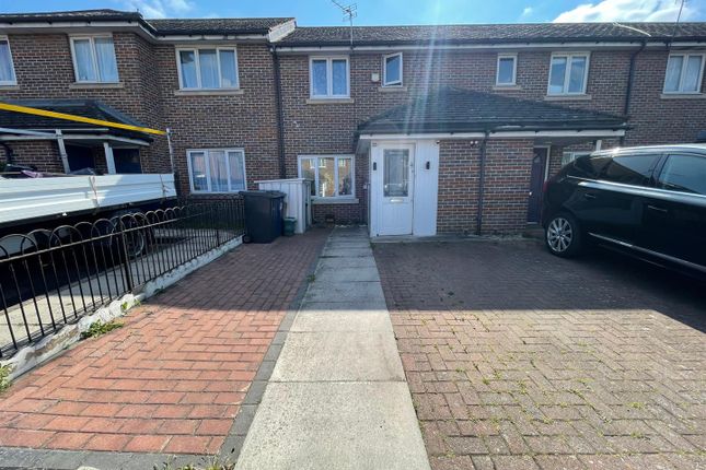 28, Cookham Close, Southall photo 2