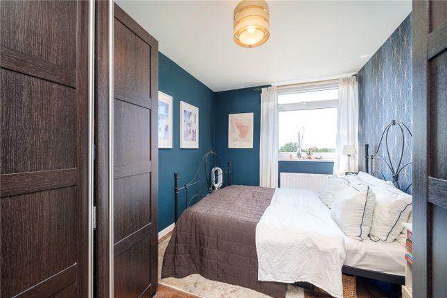 Flat 35, Bisley House,, Wimbledon Park Side, London photo 4