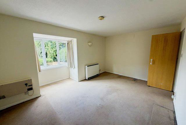 2, Saxon Close, Surbiton photo 2