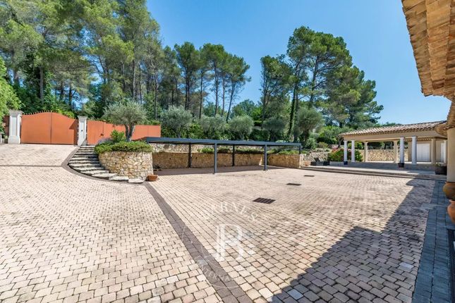 Villa for sale in Châteauneuf-Grasse, 06740, France