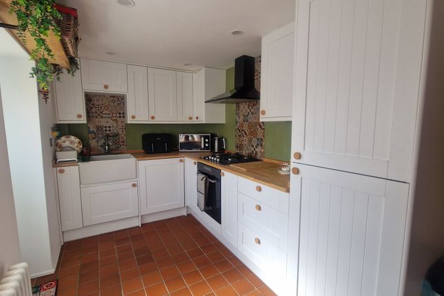 72 Westrop, Swindon photo 2