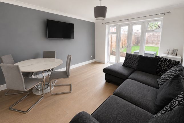 4, Farmbrook, Luton photo 2