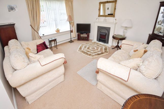 7, Bluemels Drive, Coventry photo 3