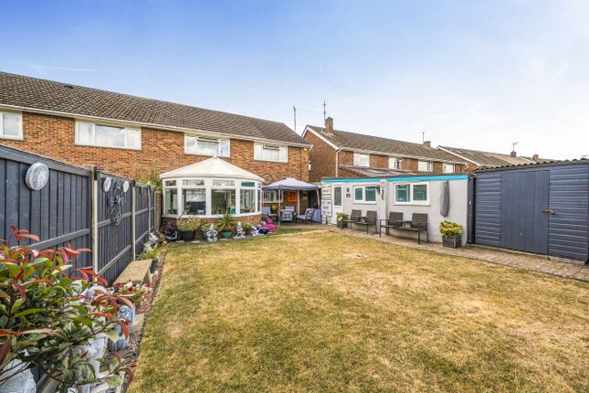 17, Tealsbrook, Swindon photo 3