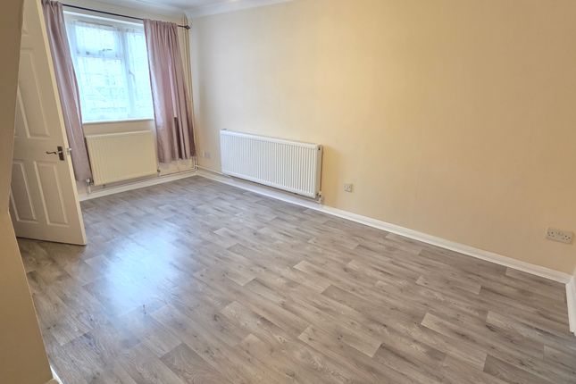 36, Eagle Drive, London photo 4