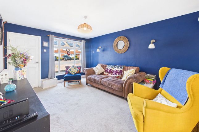 23, Kempton Grove, Gloucestershire photo 2
