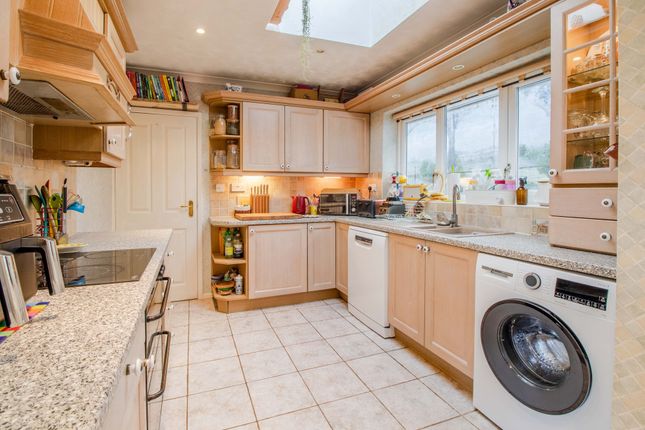 7 Constance Drive, Leamington Spa photo 3
