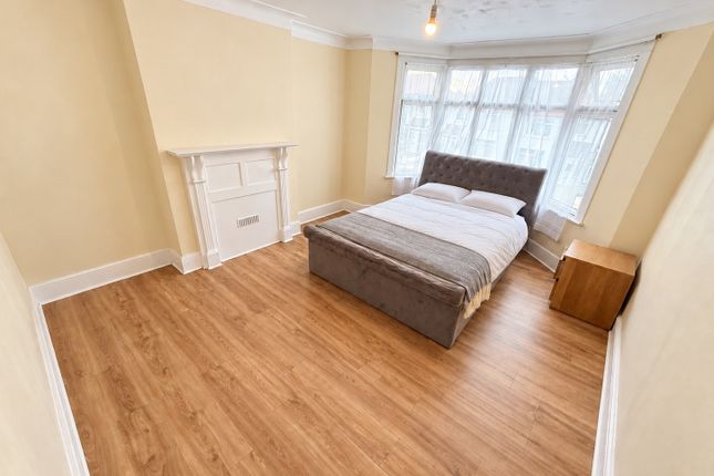37 Upsdell Avenue, London photo 3