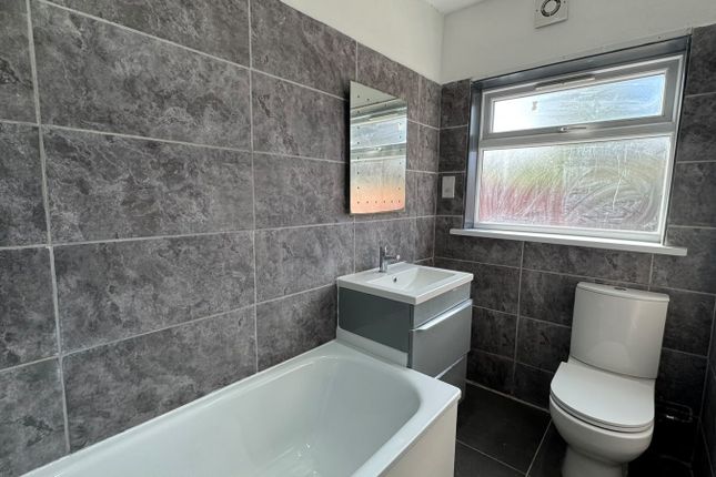 30 Clifton Road, Slough photo 3