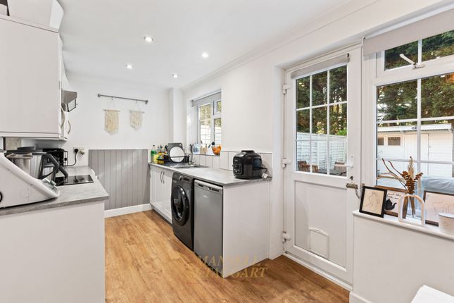 57 Lyndhurst Close, Crawley photo 4