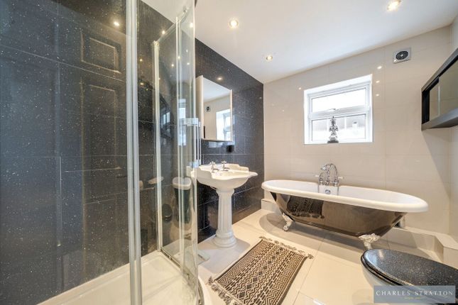 28 Brook Road, Romford photo 3