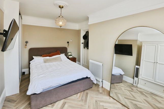 59, Bury Crescent, Gosport photo 4