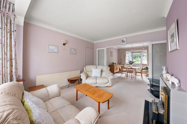13, Cotswold Close, Uxbridge photo 2