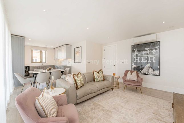 Flat for sale in Lyon House, Chaplin Drive, Barnet